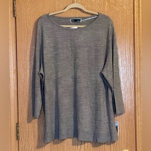 Gray tunic sweater with center design
